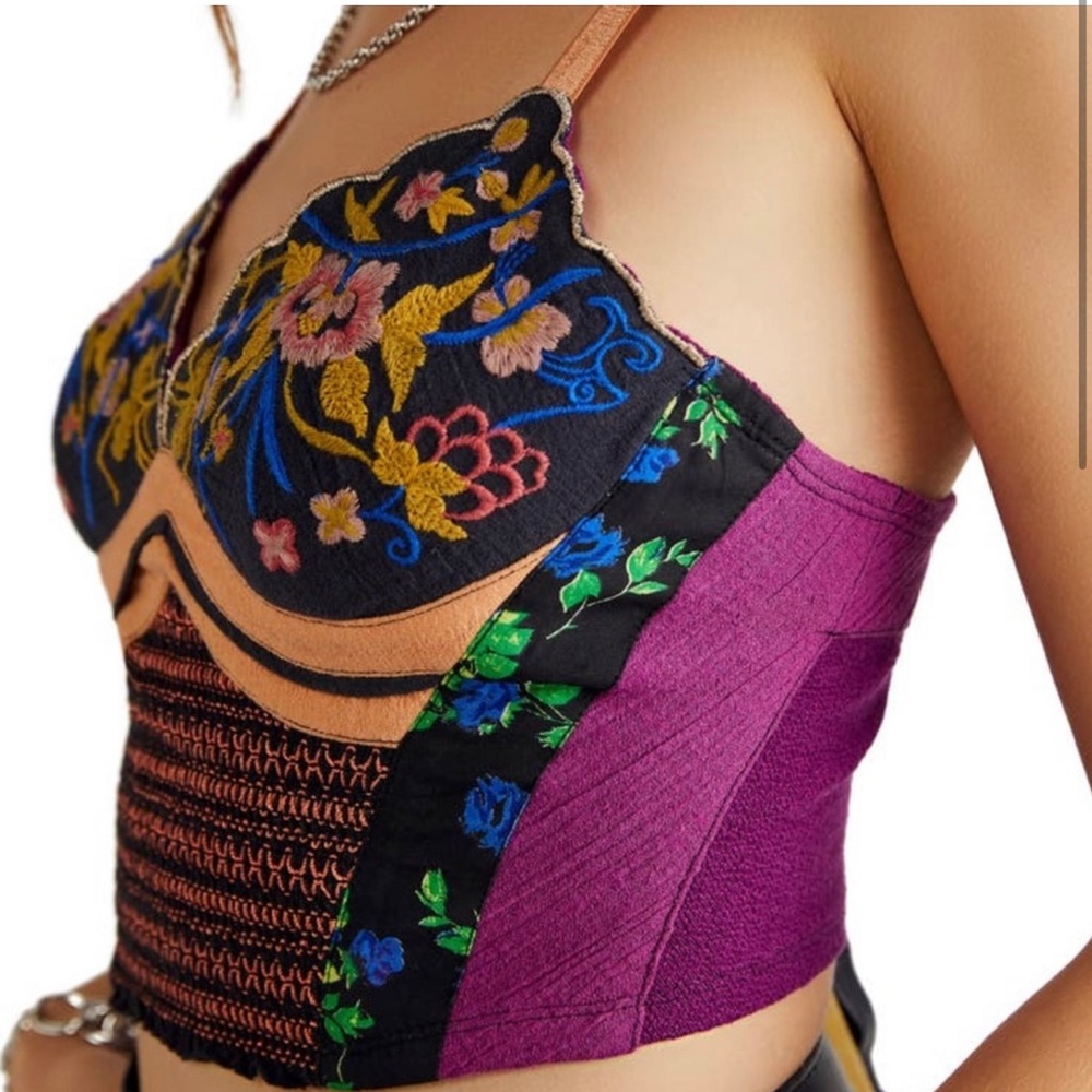 Beautiful detailed Free People scalloped cropped tank! Rare! Excellent quality!